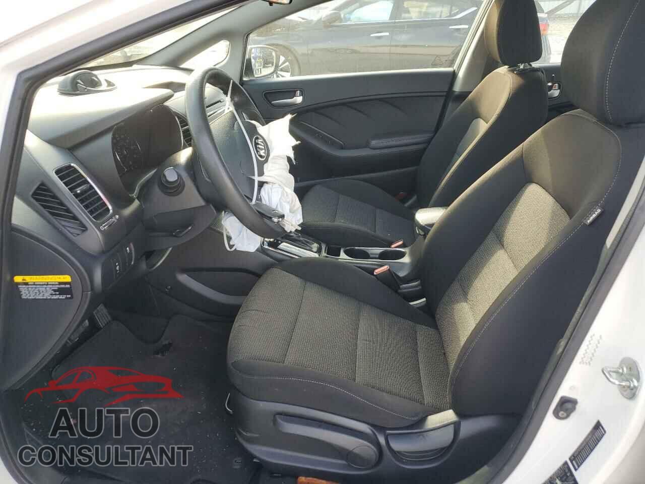 KIA FORTE 2017 - KNAFK5A8XH5704367