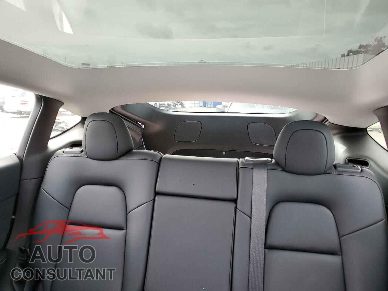 TESLA MODEL Y 2022 - 7SAYGDEE8NF576490