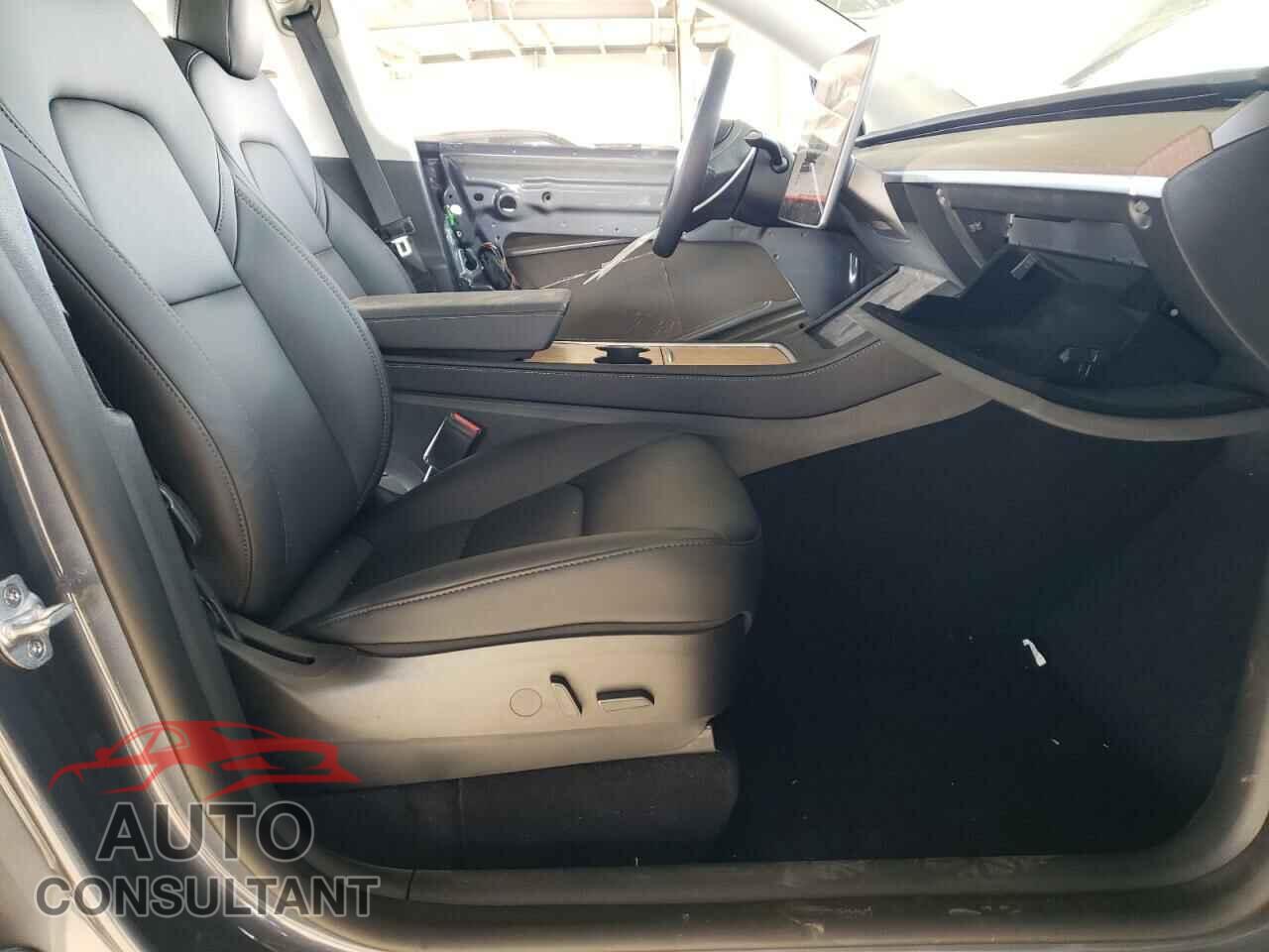TESLA MODEL Y 2022 - 7SAYGDEE5NF552003