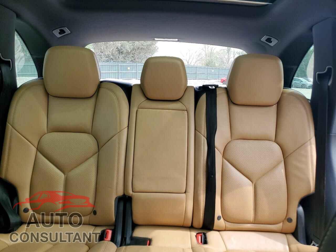 PORSCHE CAYENNE 2016 - WP1AA2A25GKA08945