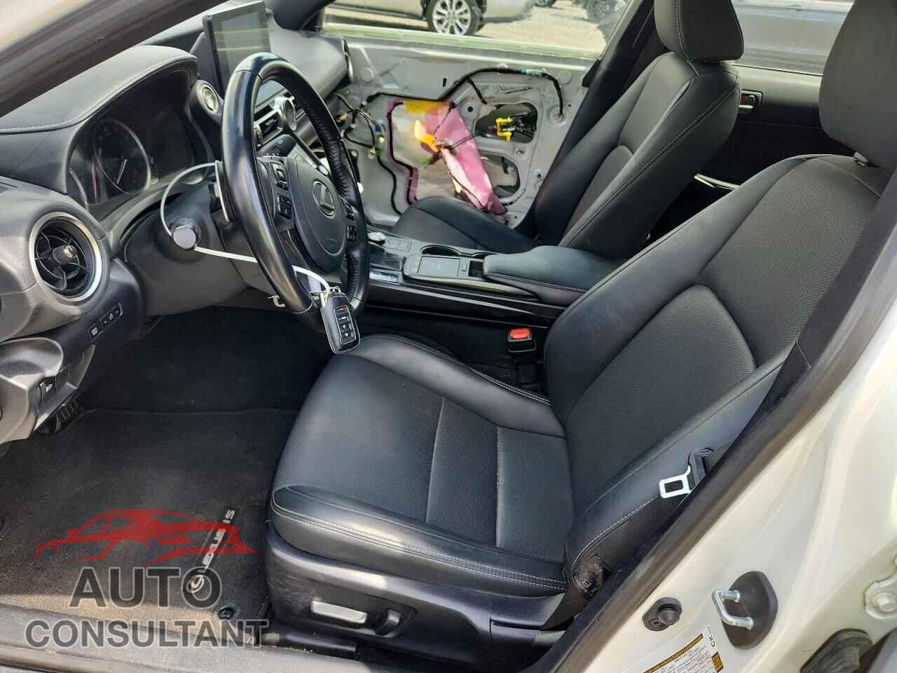 LEXUS IS 2022 - JTHAA1D25N5120968