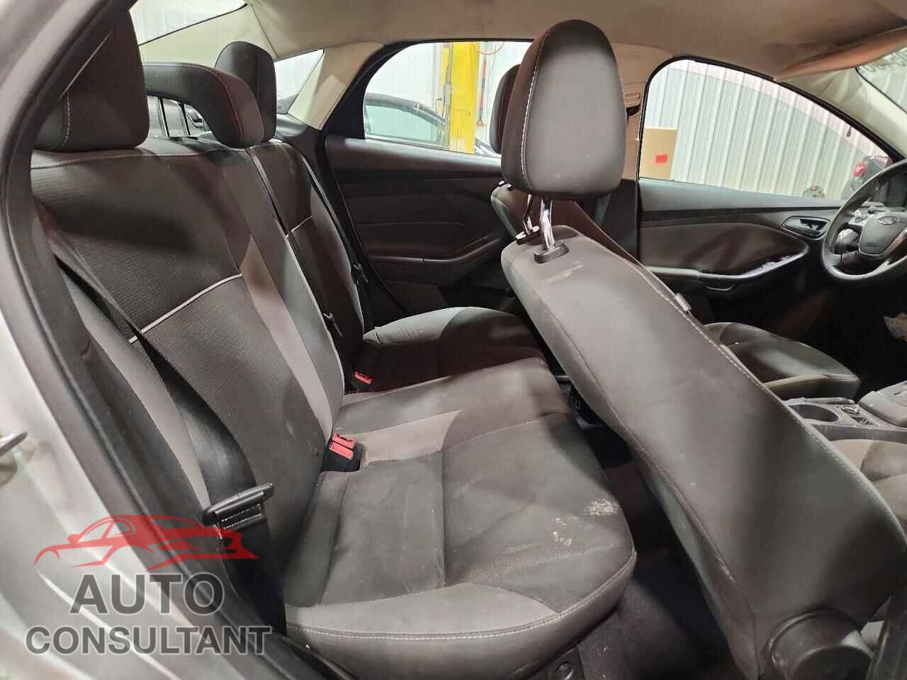 FORD FOCUS 2014 - 1FADP3E29EL402362