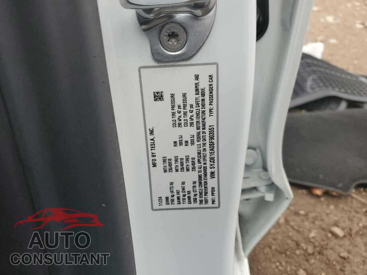 TESLA MODEL 3 2025 - 5YJ3E1EA0SF903551