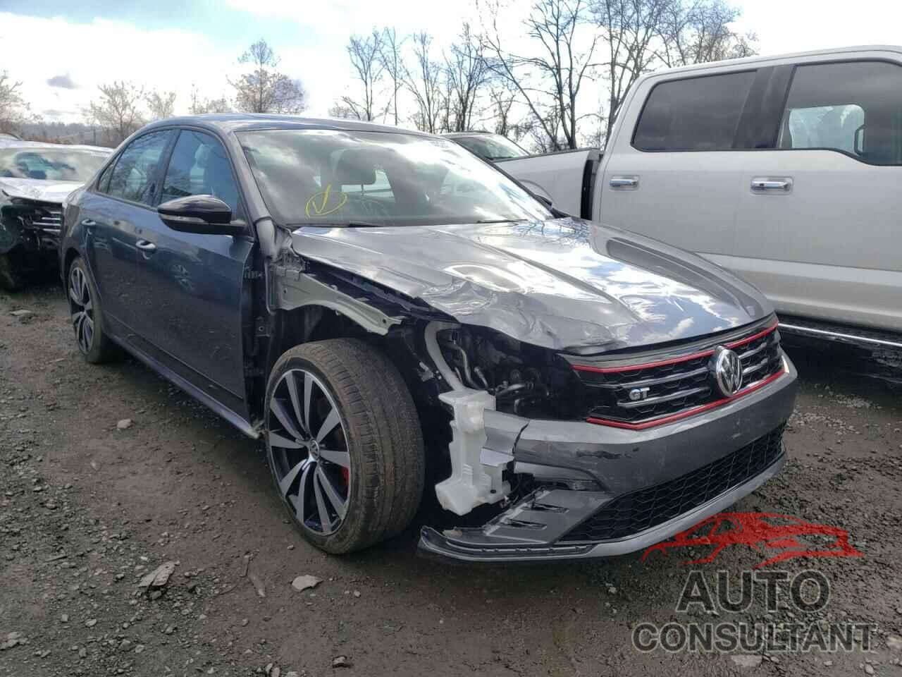 VOLKSWAGEN PASSAT 2018 - 1VWJM7A34JC050455