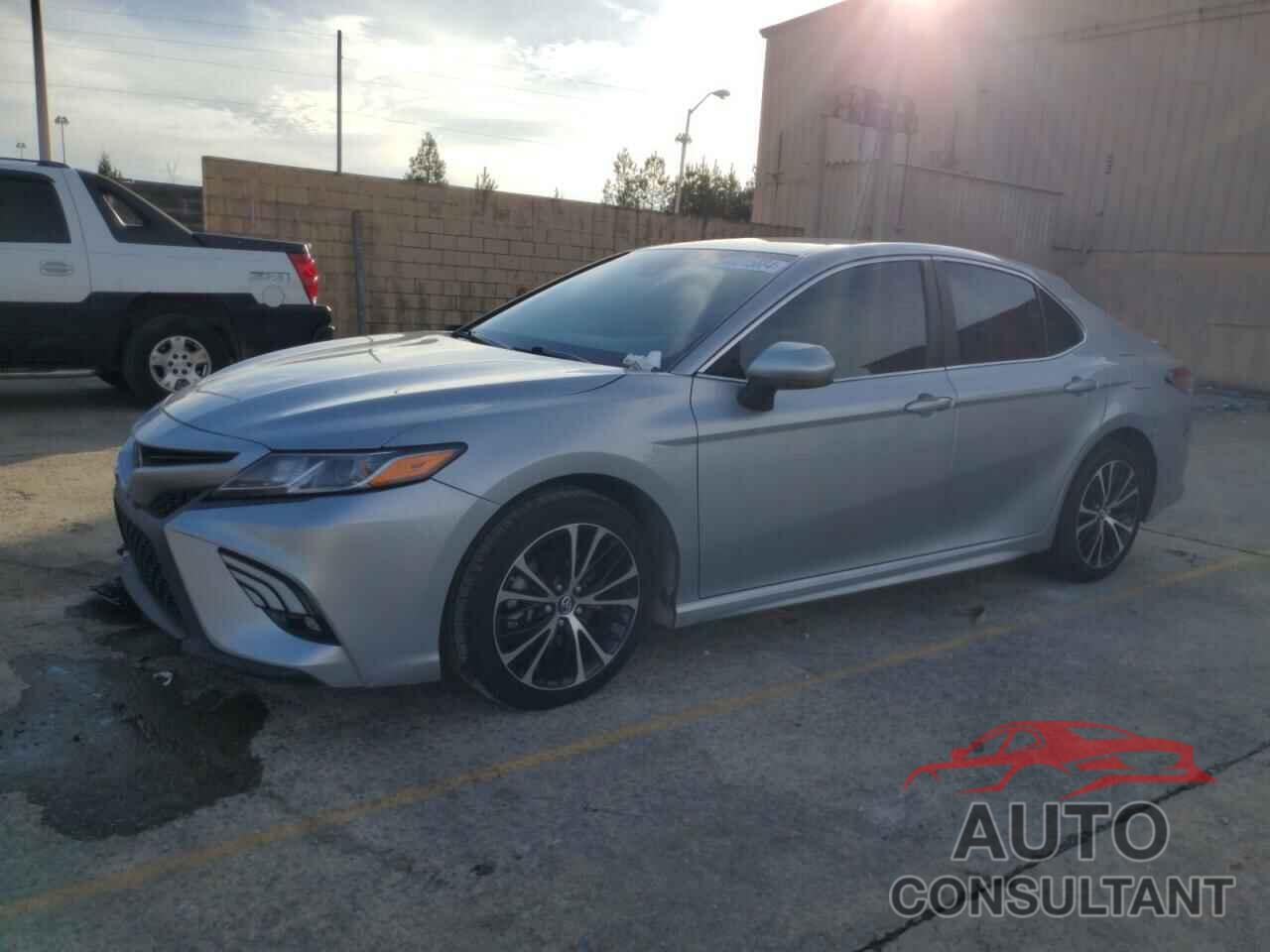 TOYOTA CAMRY 2018 - 4T1B11HK3JU622292