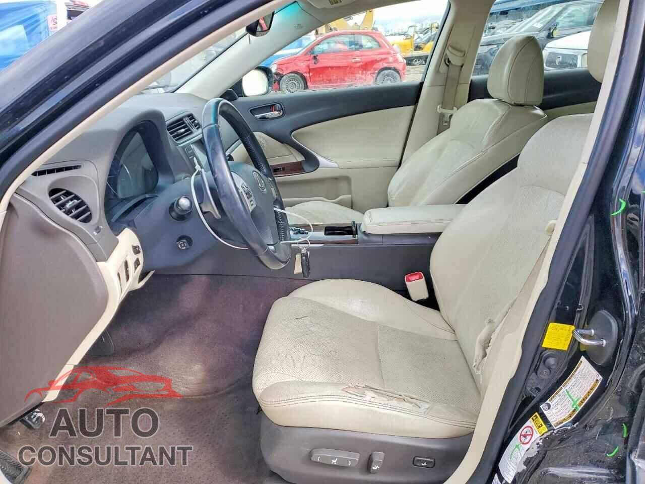 LEXUS IS 2012 - JTHCF5C20C5055933