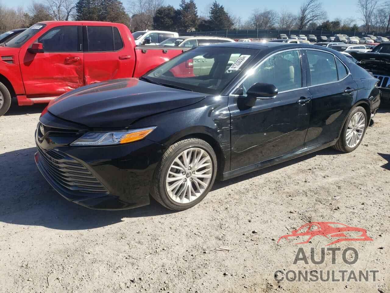 TOYOTA CAMRY 2018 - 4T1B11HK0JU003181