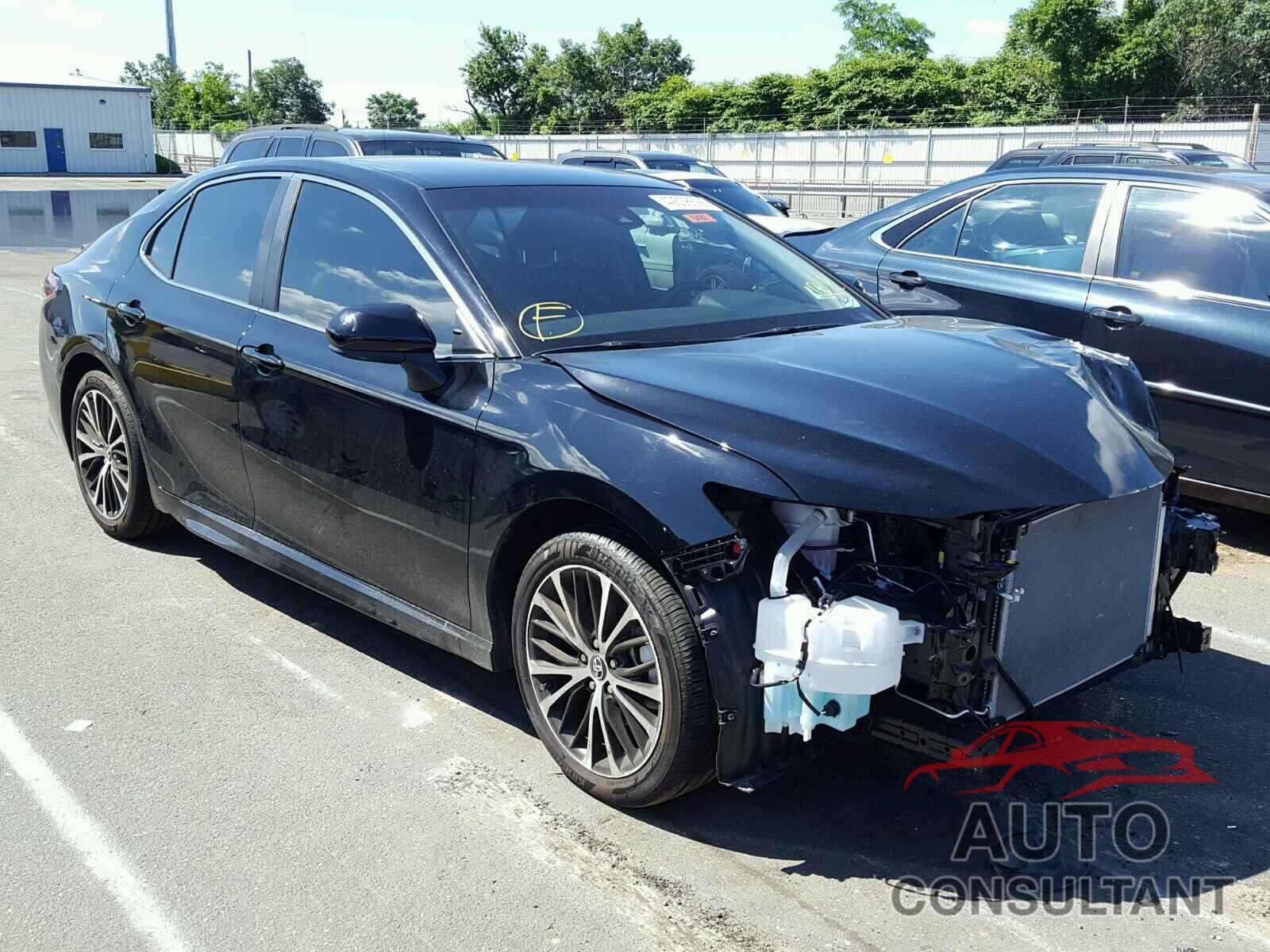 TOYOTA CAMRY 2018 - 4T1B11HK0JU591583