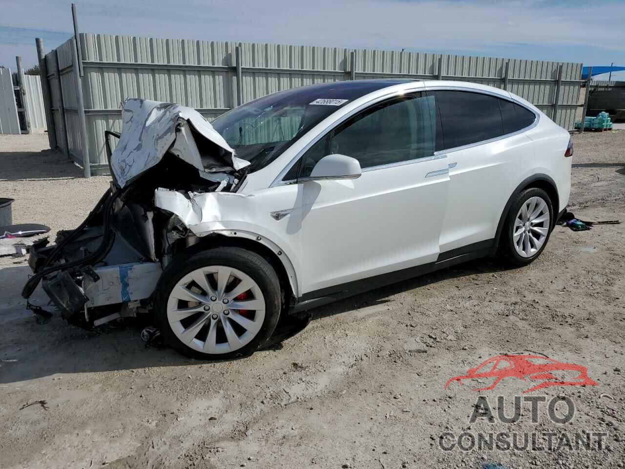 TESLA MODEL X 2016 - 5YJXCAE49GF000551