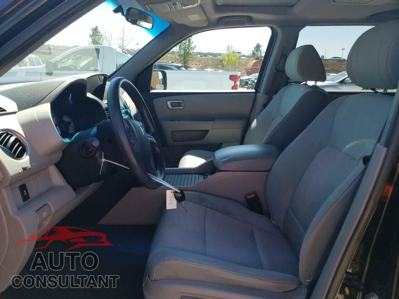 HONDA PILOT 2015 - 5FNYF3H33FB013613