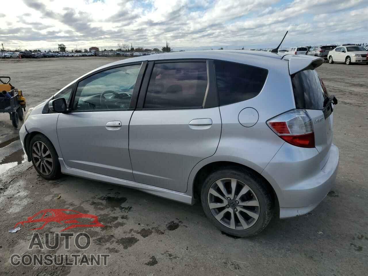 HONDA FIT 2013 - JHMGE8H50DC055453