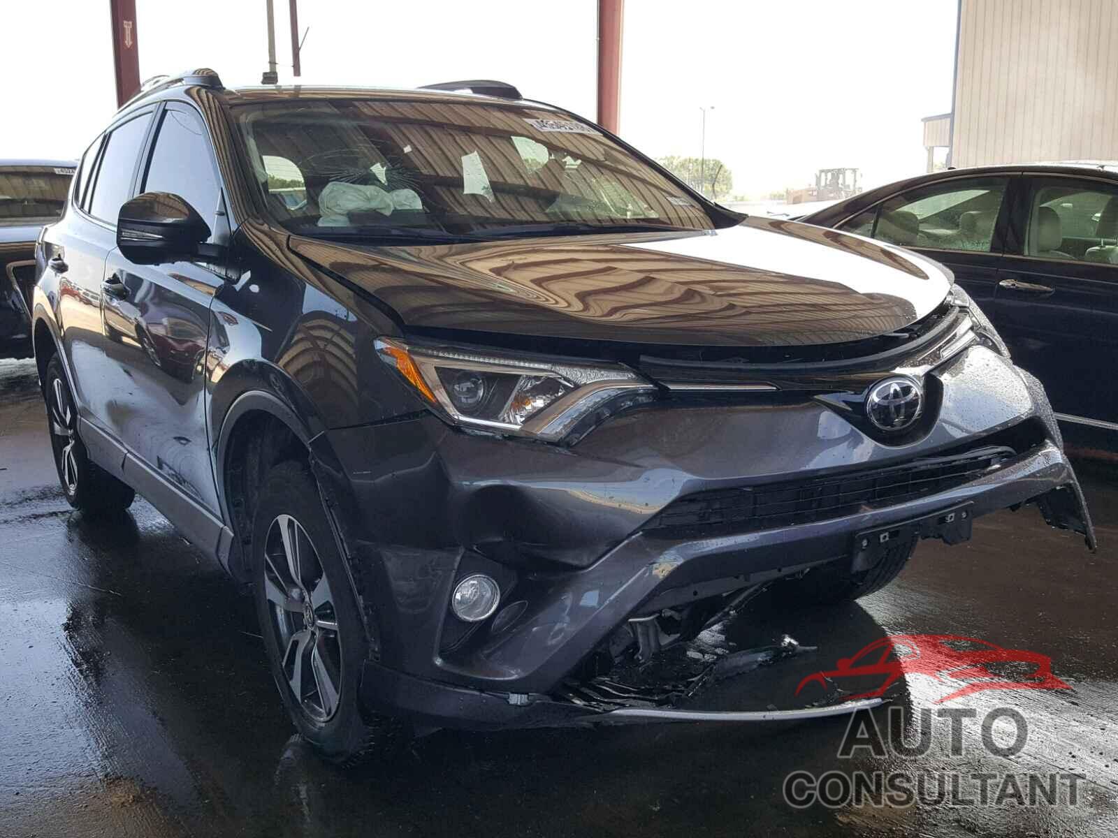 TOYOTA RAV4 XLE 2017 - JTMWFREV7HJ112379