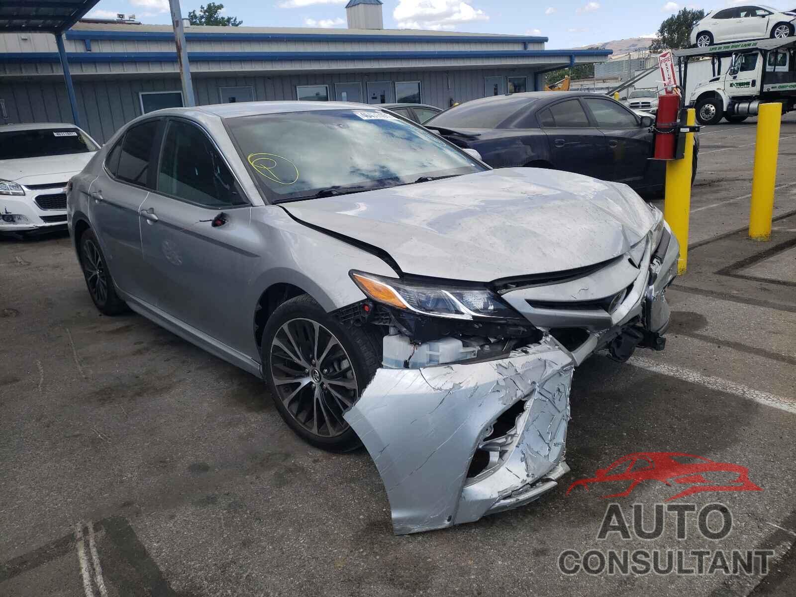 TOYOTA CAMRY 2018 - 4T1B11HK1JU612876