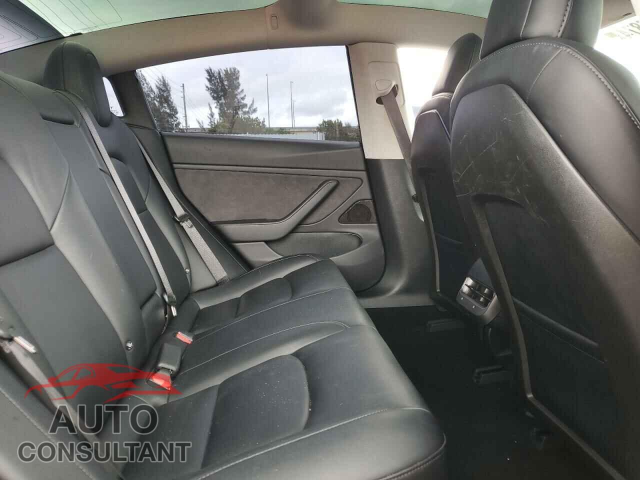 TESLA MODEL 3 2018 - 5YJ3E1EAXJF025402