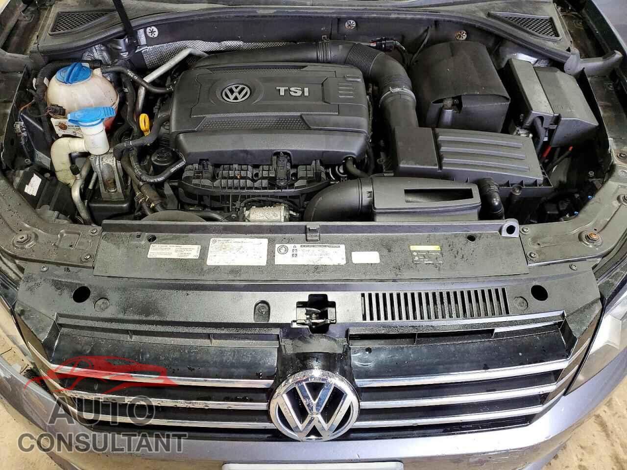 VOLKSWAGEN PASSAT 2015 - 1VWAT7A33FC104337