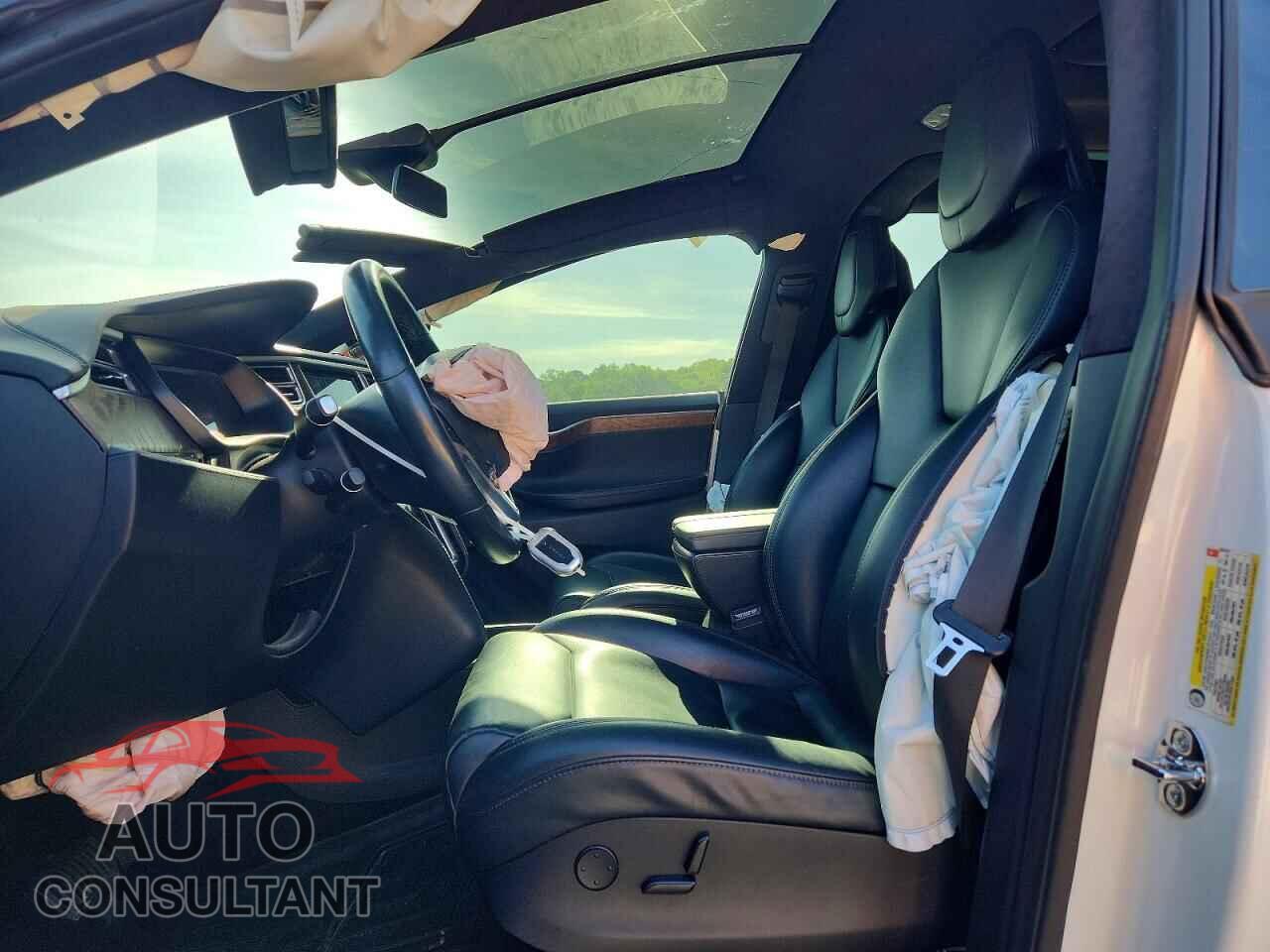 TESLA MODEL X 2017 - 5YJXCBE25HF070151