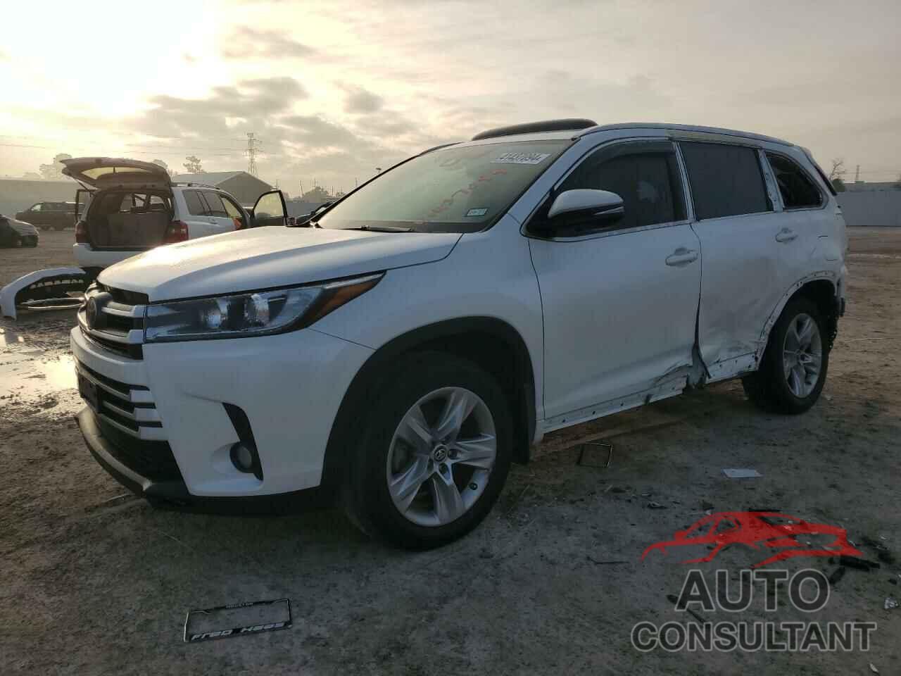 TOYOTA HIGHLANDER 2018 - 5TDYZRFH8JS241541