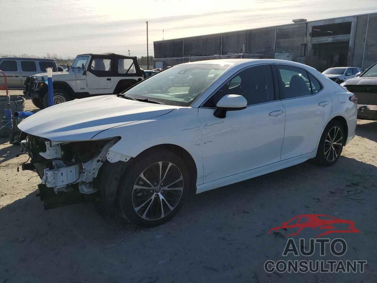 TOYOTA CAMRY 2018 - 4T1B11HK0JU519878