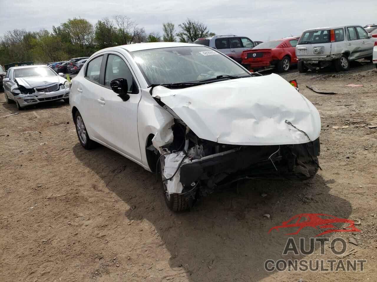 TOYOTA YARIS 2017 - 3MYDLBYV2HY167516