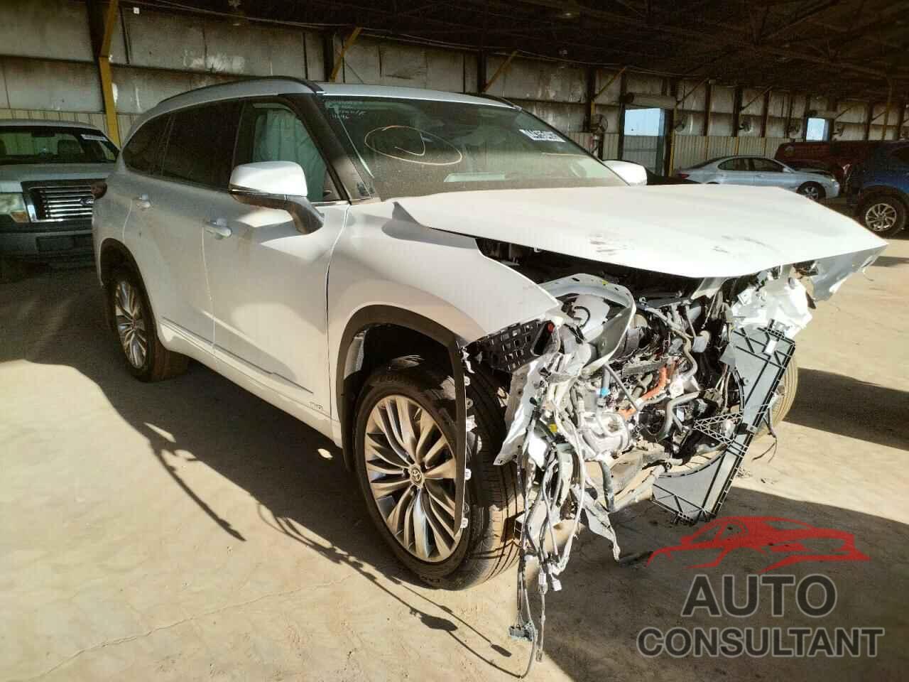 TOYOTA HIGHLANDER 2022 - 5TDEBRCH5NS084696