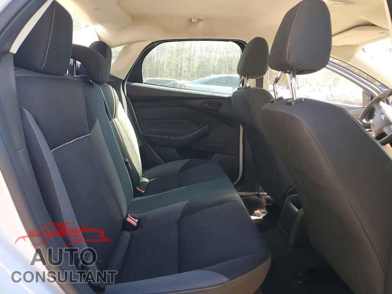 FORD FOCUS 2013 - 1FADP3E24DL349181