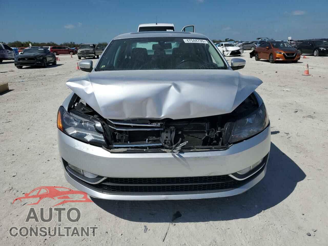 VOLKSWAGEN PASSAT 2015 - 1VWCV7A31FC047204
