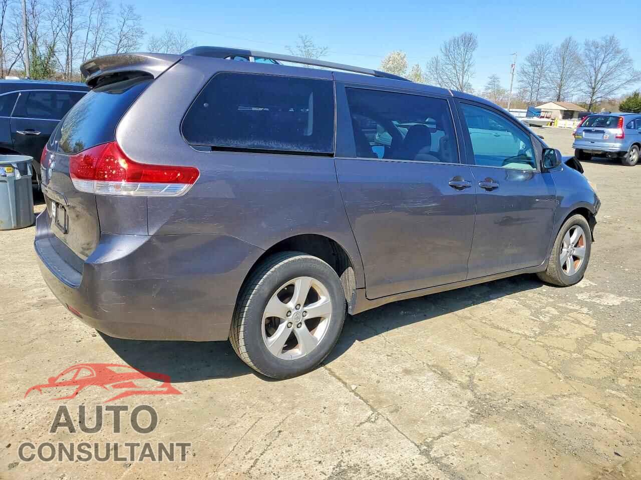 TOYOTA SIENNA 2013 - 5TDKK3DC8DS297854