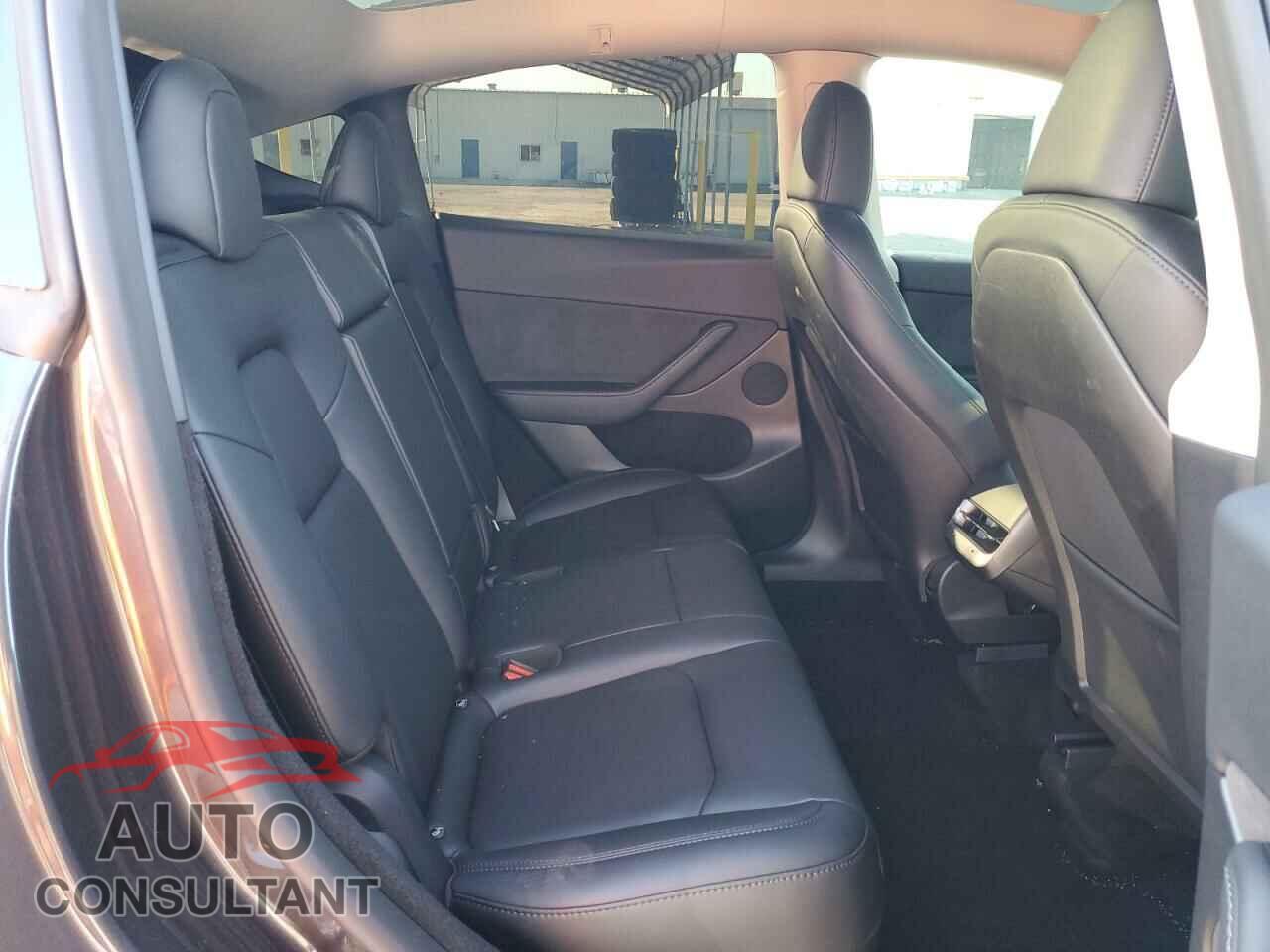 TESLA MODEL Y 2024 - 7SAYGDED7RF108604