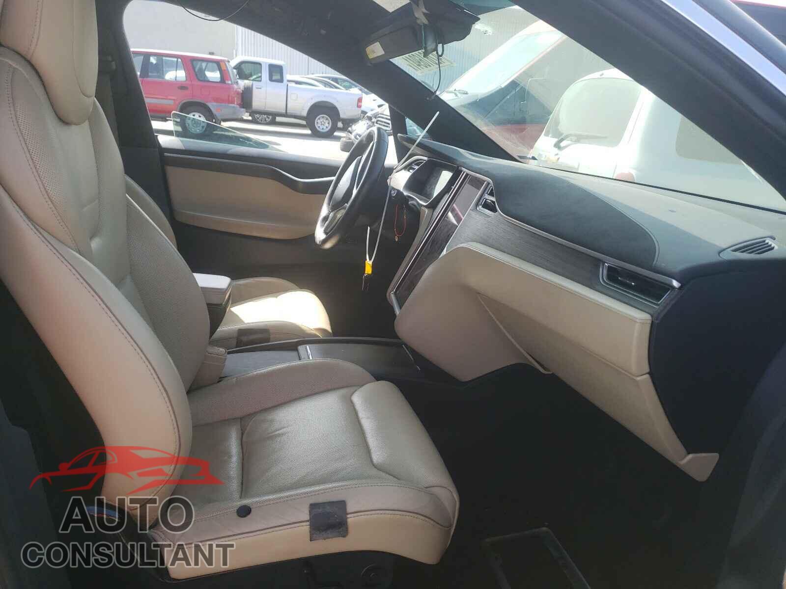 TESLA MODEL X 2016 - 5YJXCBE21GF005747