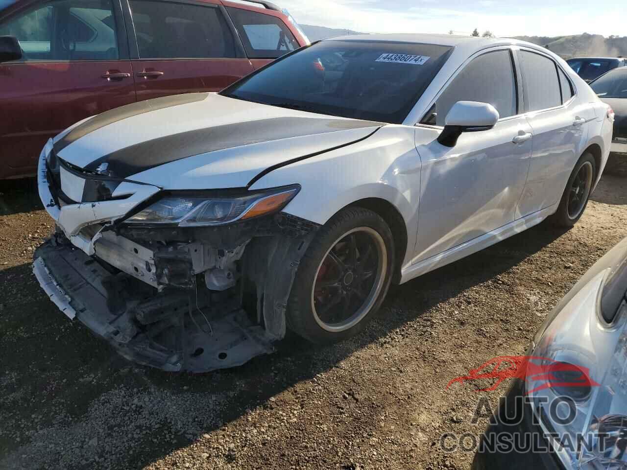TOYOTA CAMRY 2018 - 4T1B11HK7JU156446