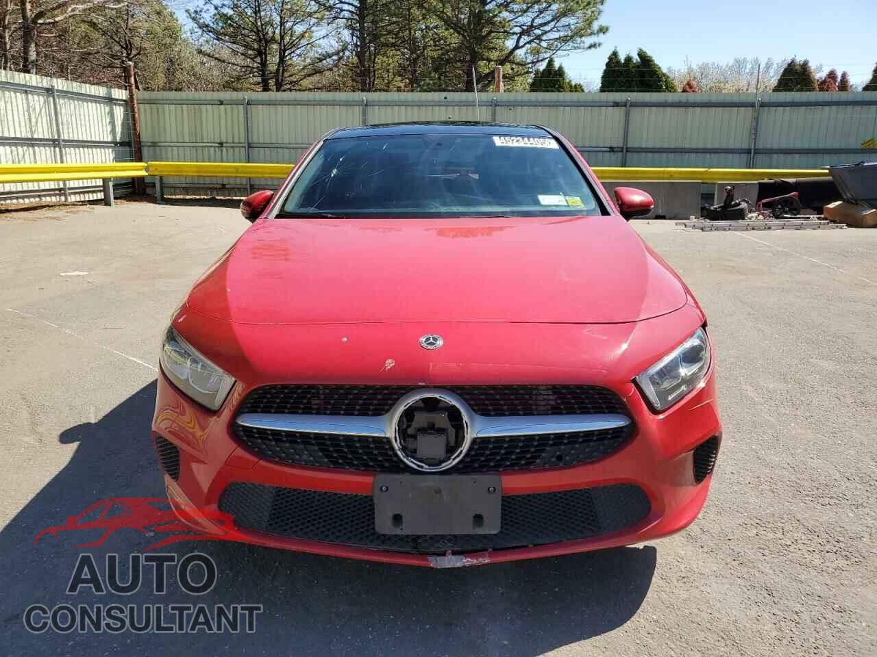 MERCEDES-BENZ A-CLASS 2019 - WDD3G4FB2KW034746