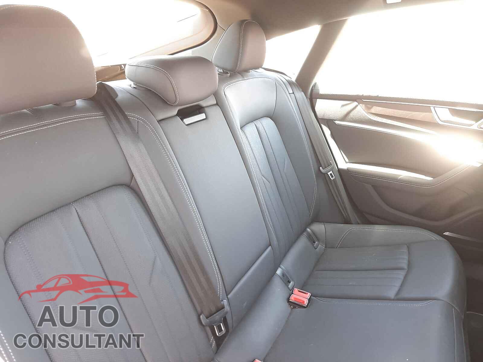 AUDI A7 2019 - WAUR2BF27KN062052
