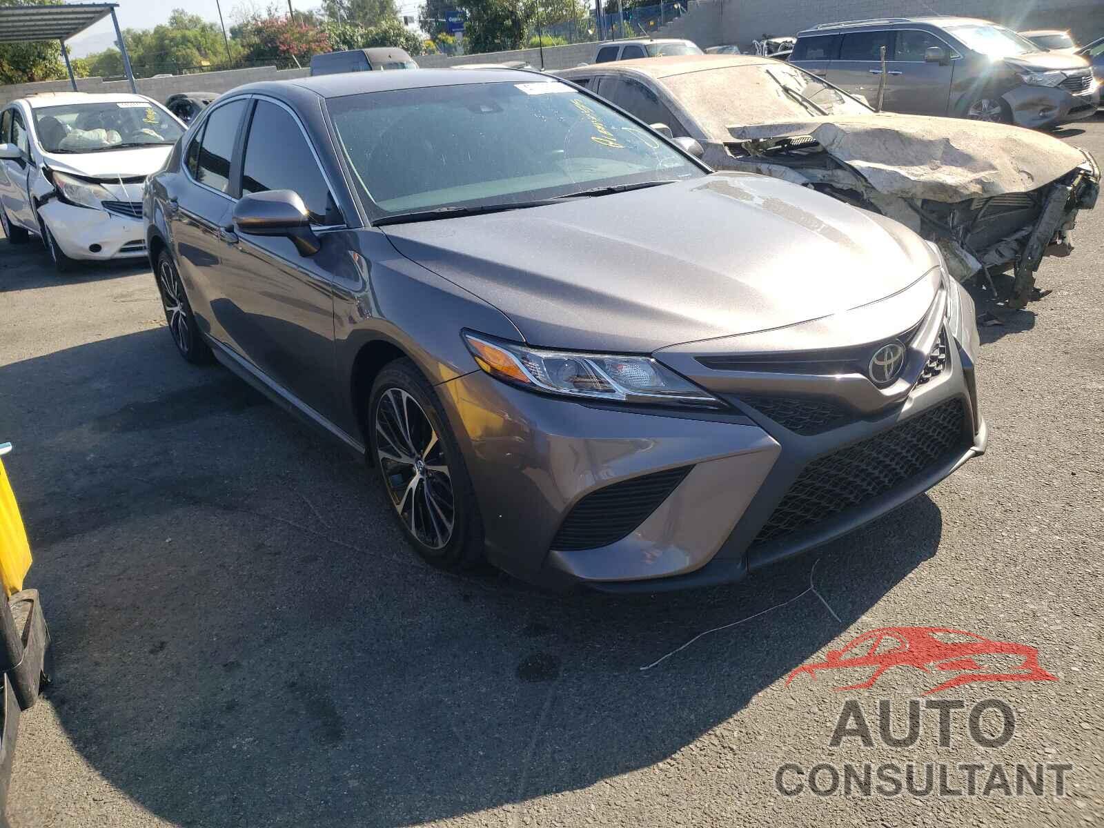TOYOTA CAMRY 2018 - 4T1B11HK7JU138304