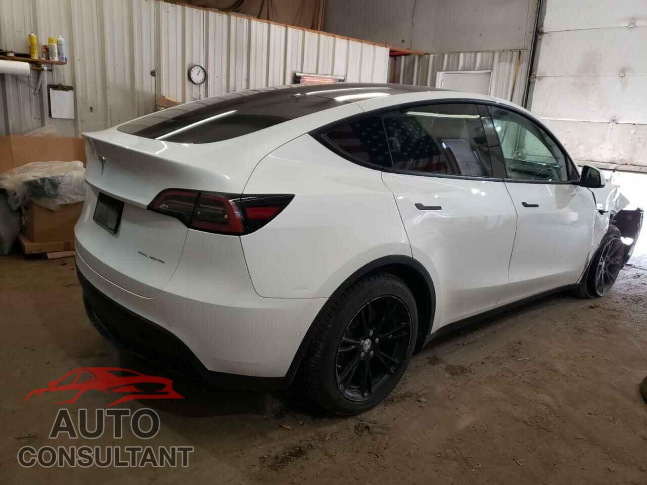 TESLA MODEL Y 2021 - 5YJYGDEEXMF302400