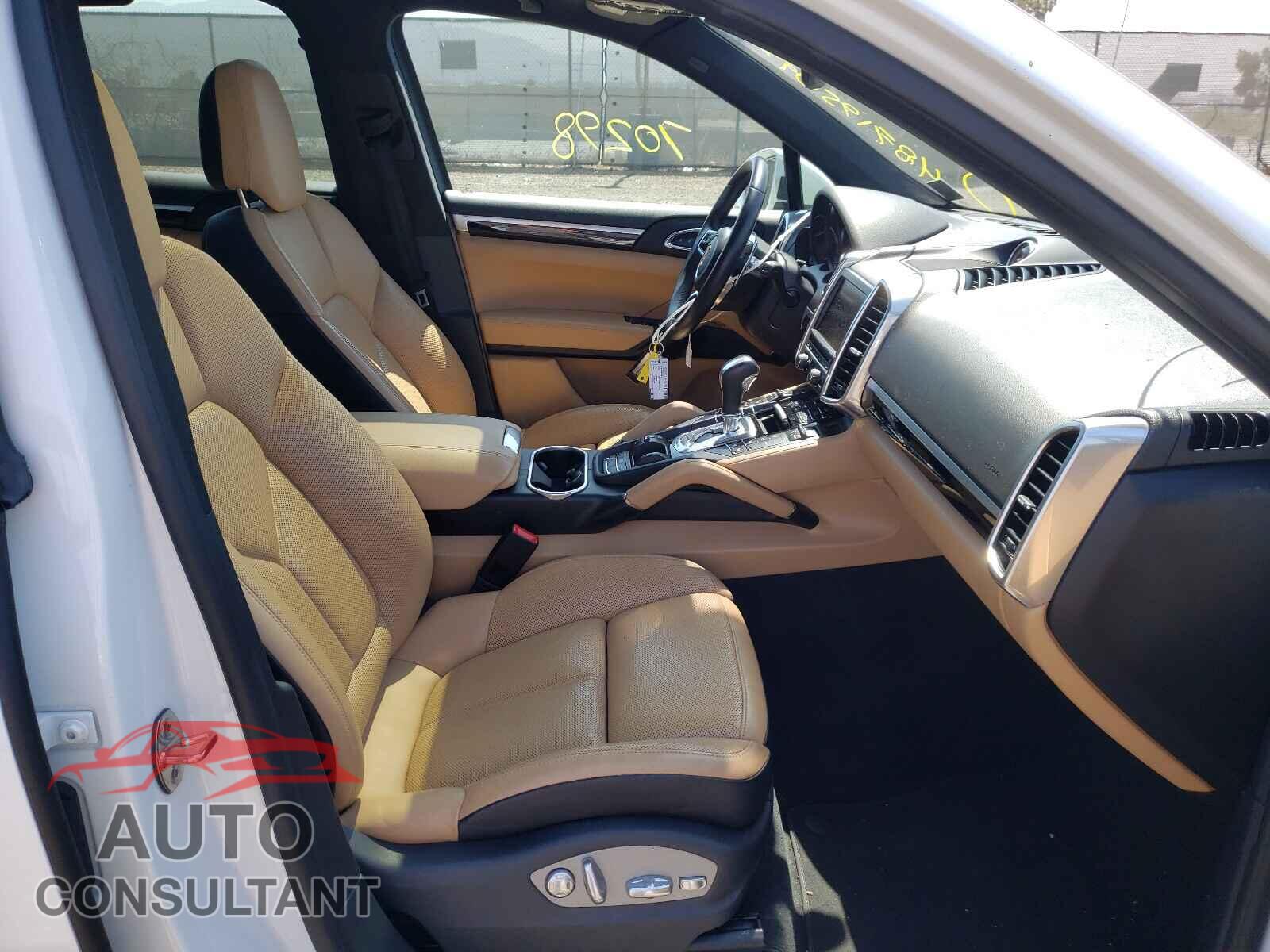 PORSCHE CAYENNE 2016 - WP1AA2A29GKA09208