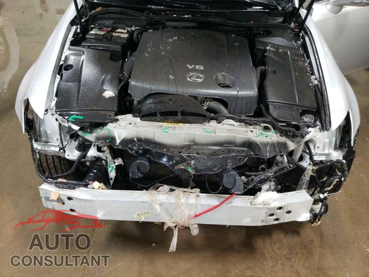 LEXUS IS 2011 - JTHCF5C27B5051392