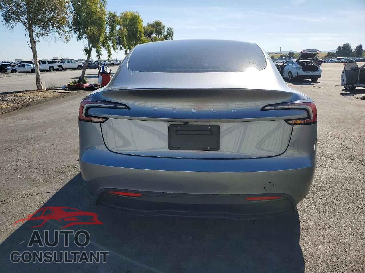 TESLA MODEL 3 2024 - 5YJ3E1EA6RF863664