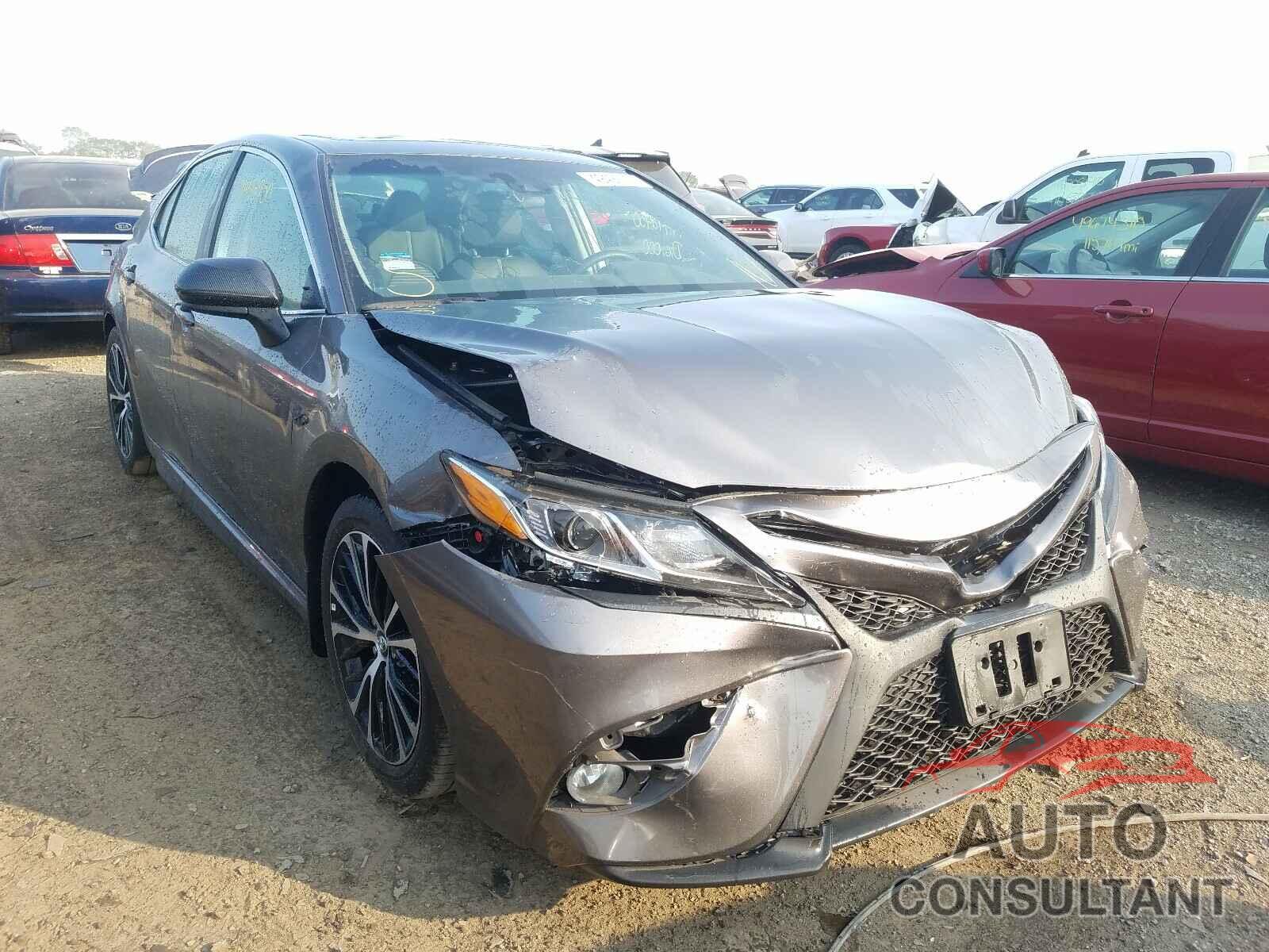 TOYOTA CAMRY 2018 - 4T1B11HK4JU668259