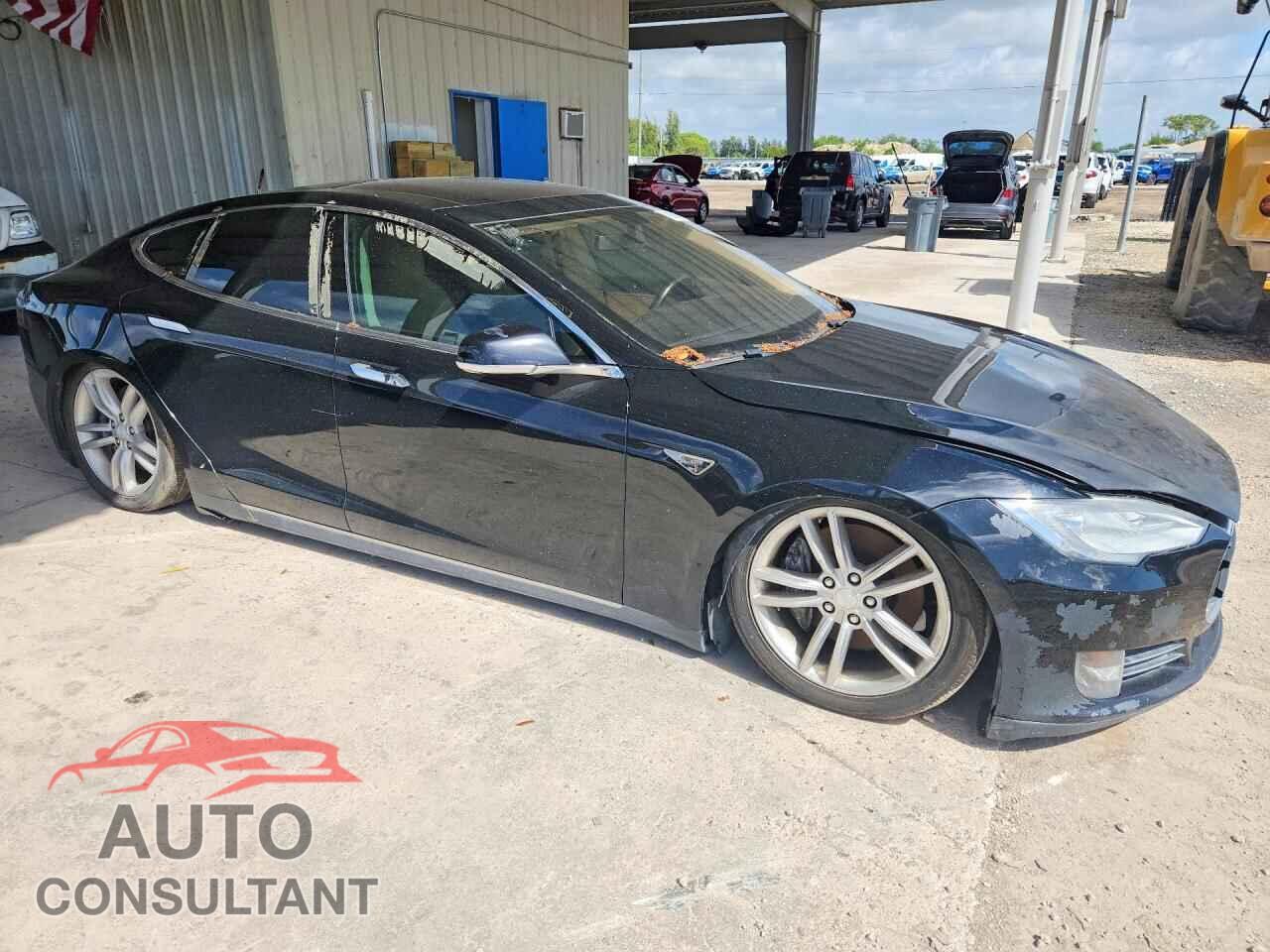 TESLA MODEL S 2013 - 5YJSA1DN9DFP07929