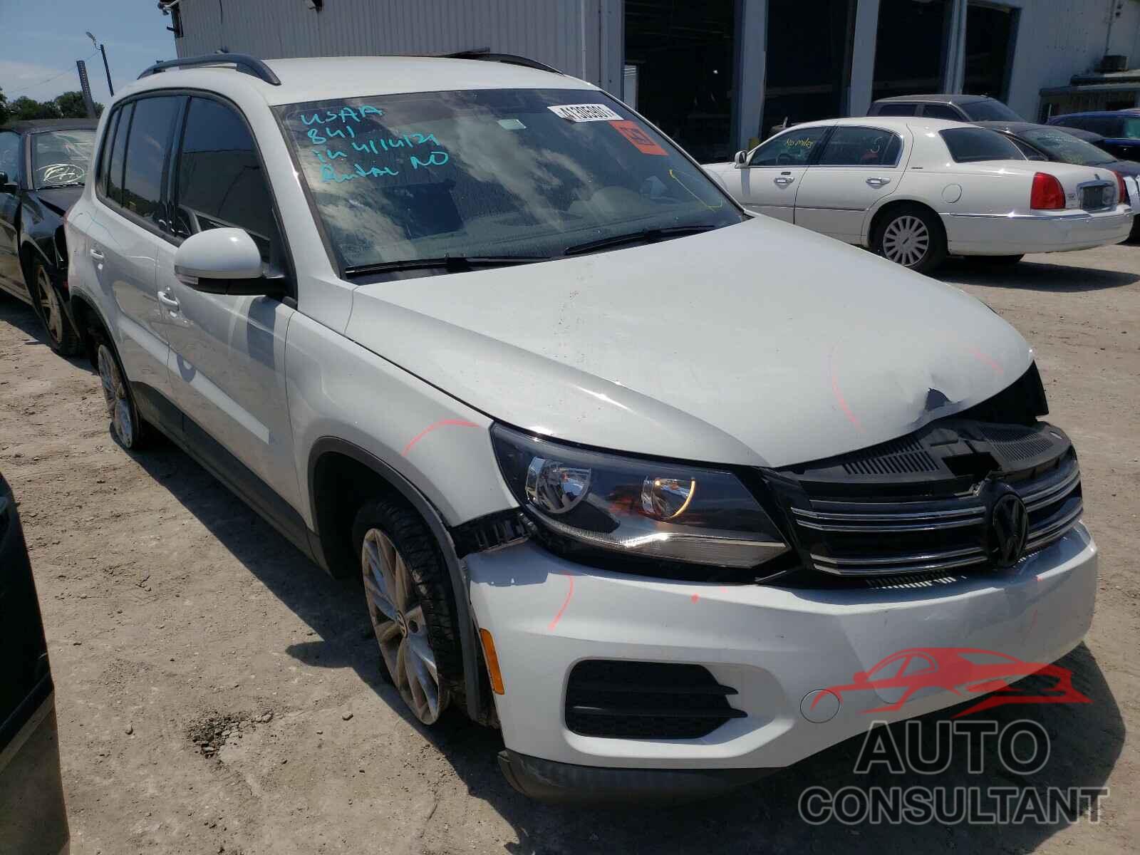 VOLKSWAGEN TIGUAN 2017 - WVGAV7AX7HK043224