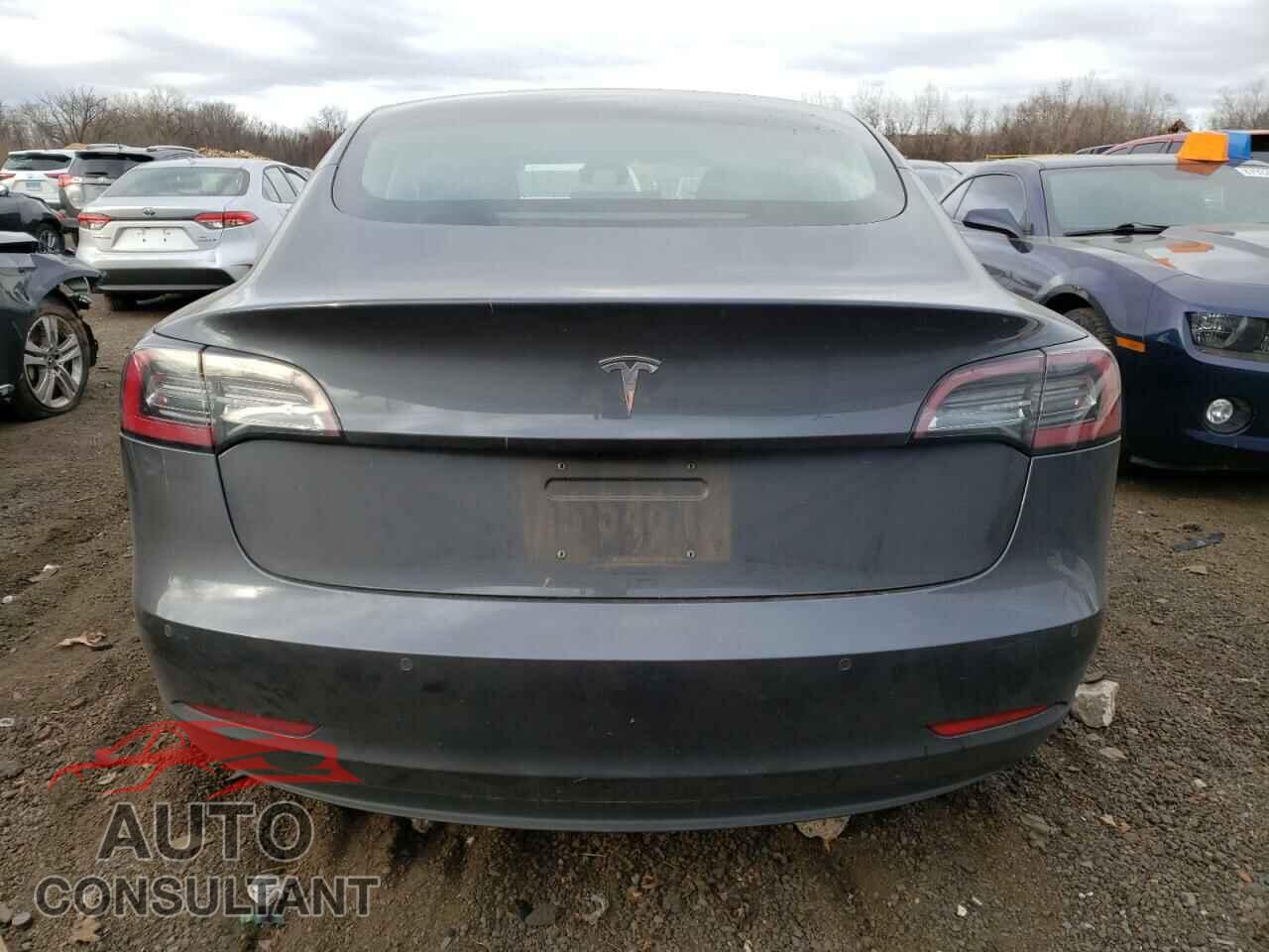 TESLA MODEL 3 2018 - 5YJ3E1EA5JF123933