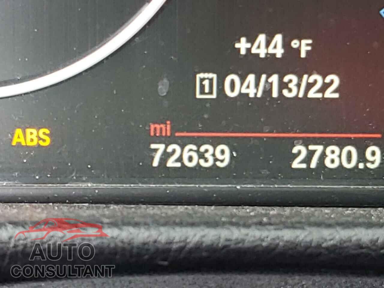BMW 3 SERIES 2016 - WBA8E3G51GNU05110