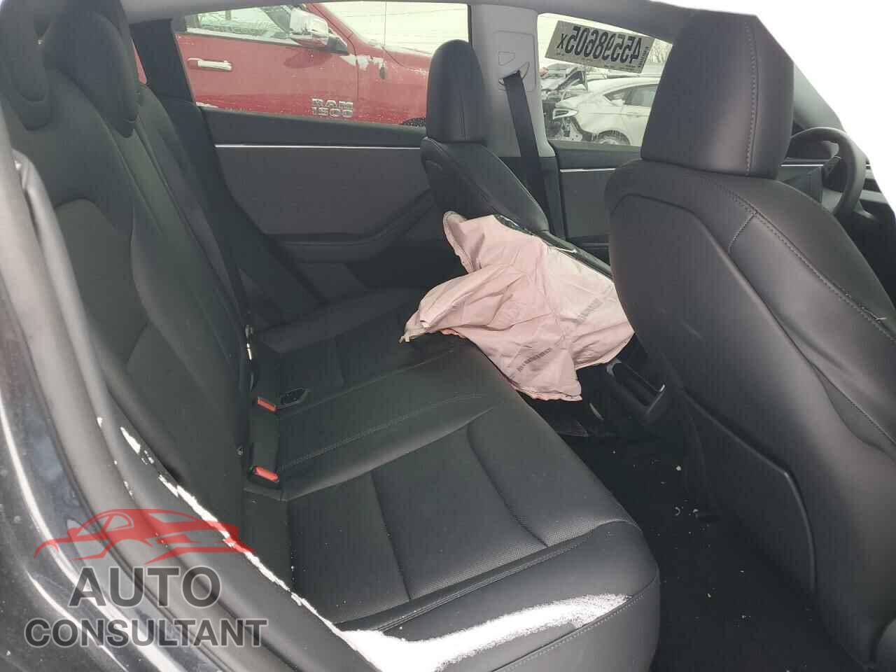 TESLA MODEL 3 2024 - 5YJ3E1EA4RF740140