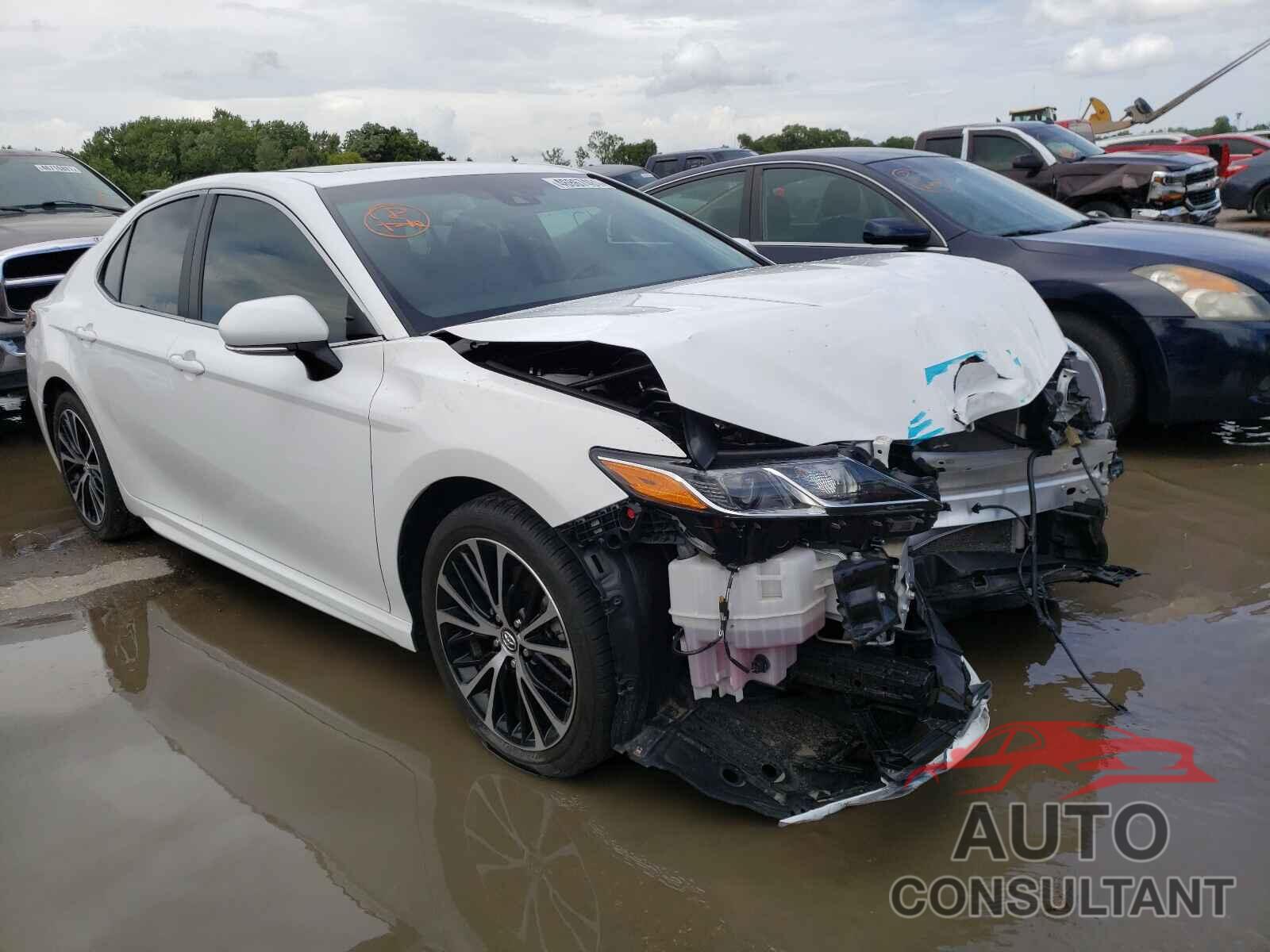 TOYOTA CAMRY 2018 - 4T1B11HK0JU119688