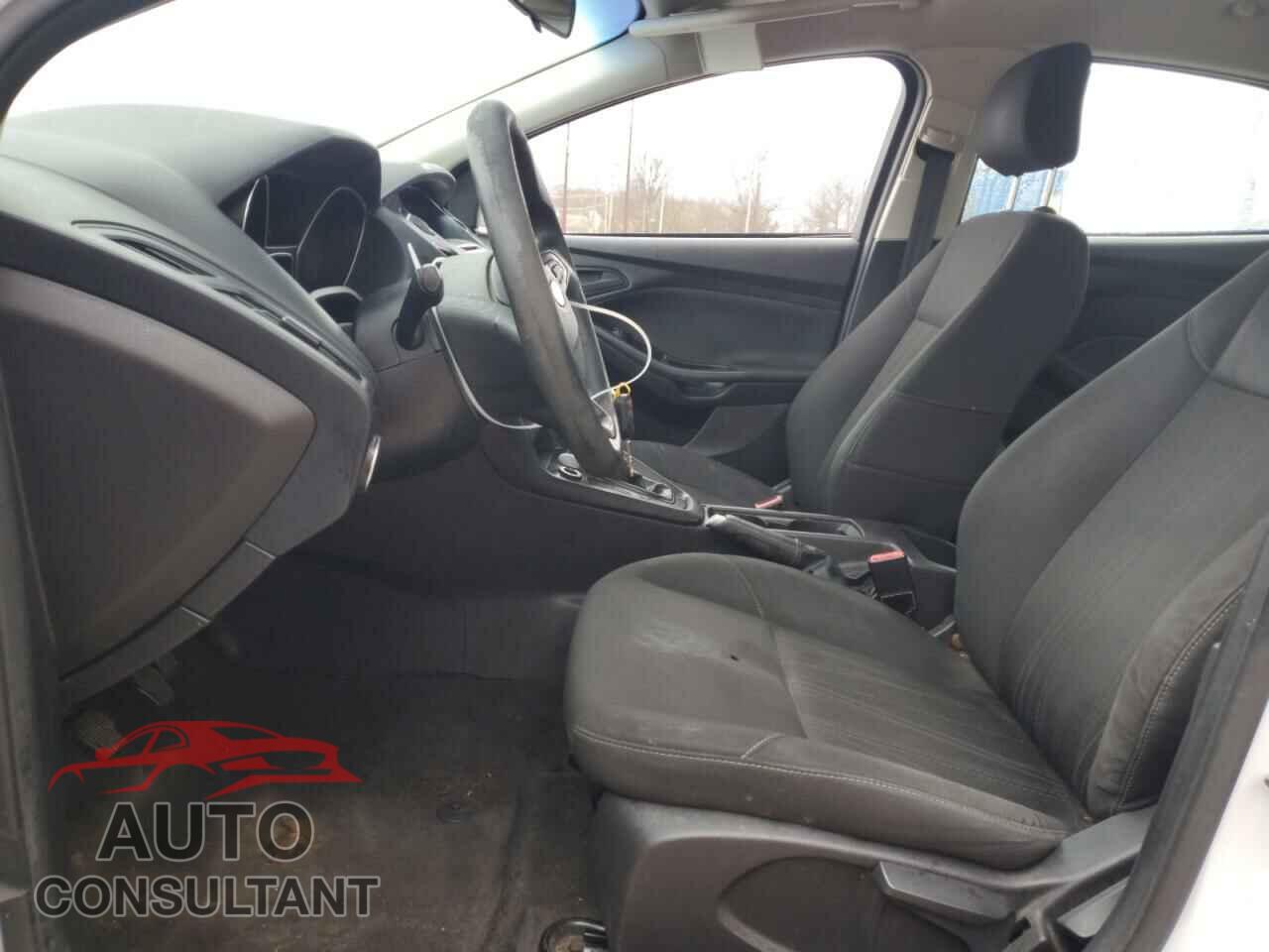 FORD FOCUS 2017 - 1FADP3E20HL313106