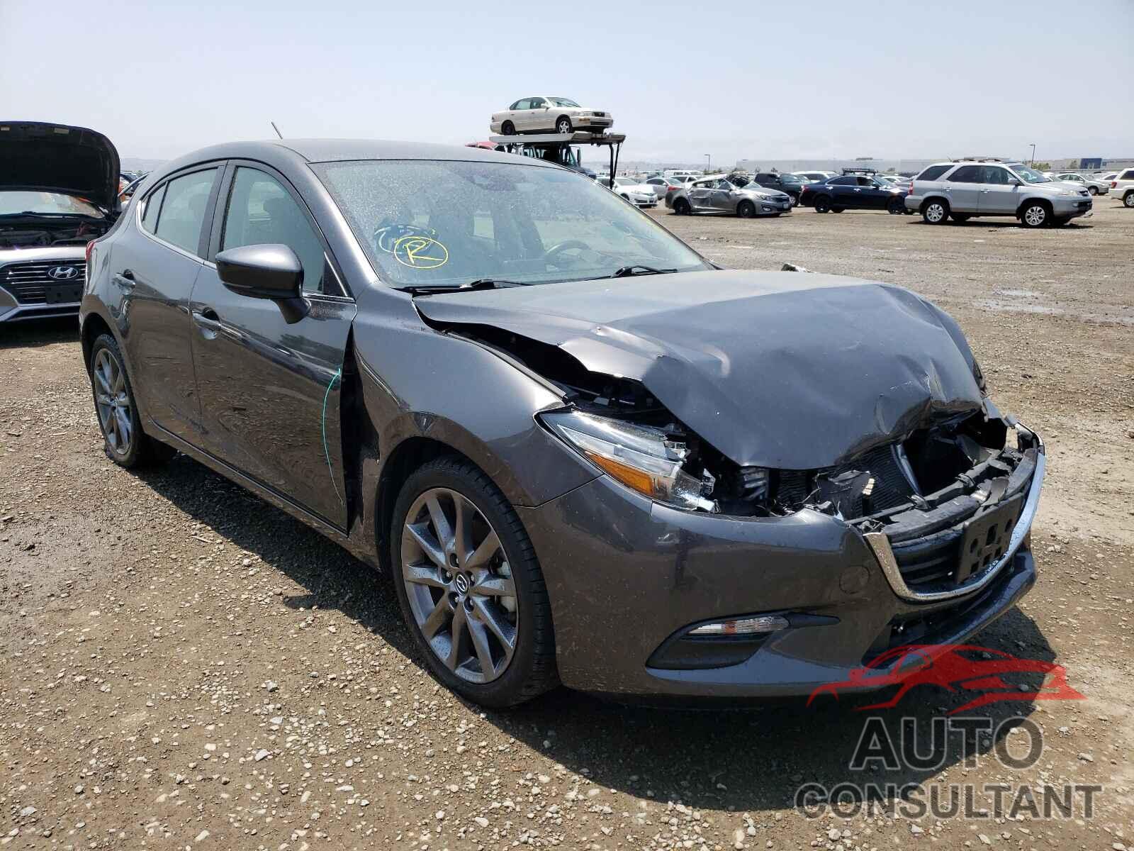 MAZDA 3 2018 - 3MZBN1L30JM272890