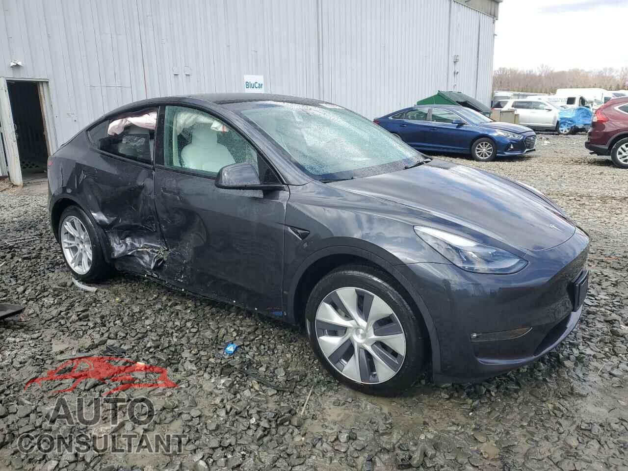 TESLA MODEL Y 2024 - 7SAYGAEE0RF008108