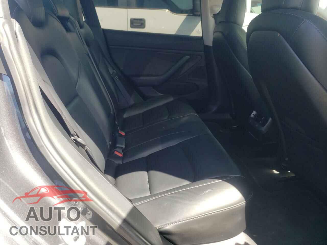 TESLA MODEL 3 2018 - 5YJ3E1EA0JF158573
