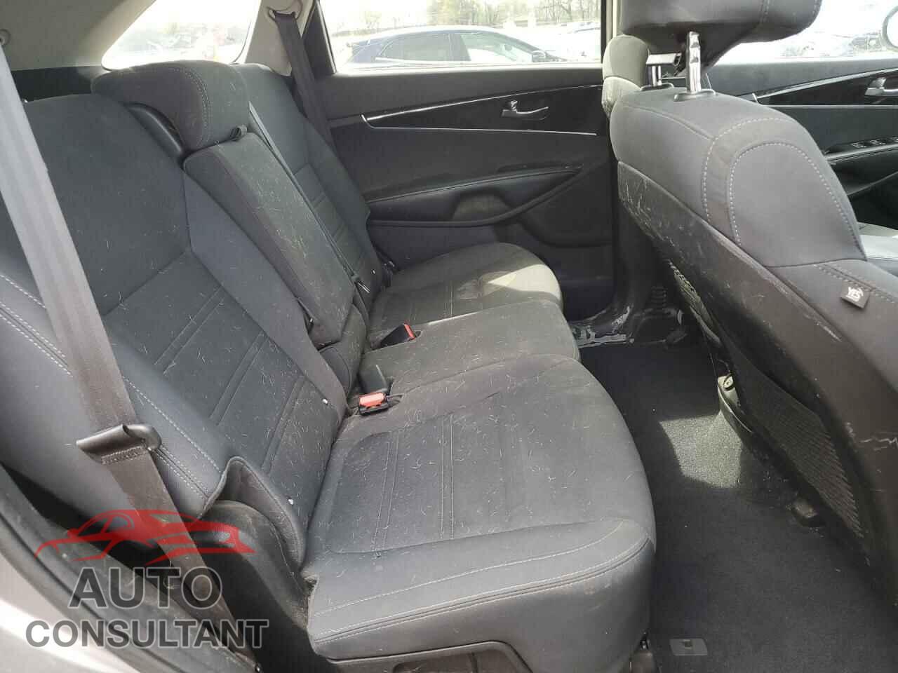 KIA SORENTO 2017 - 5XYPG4A35HG189020