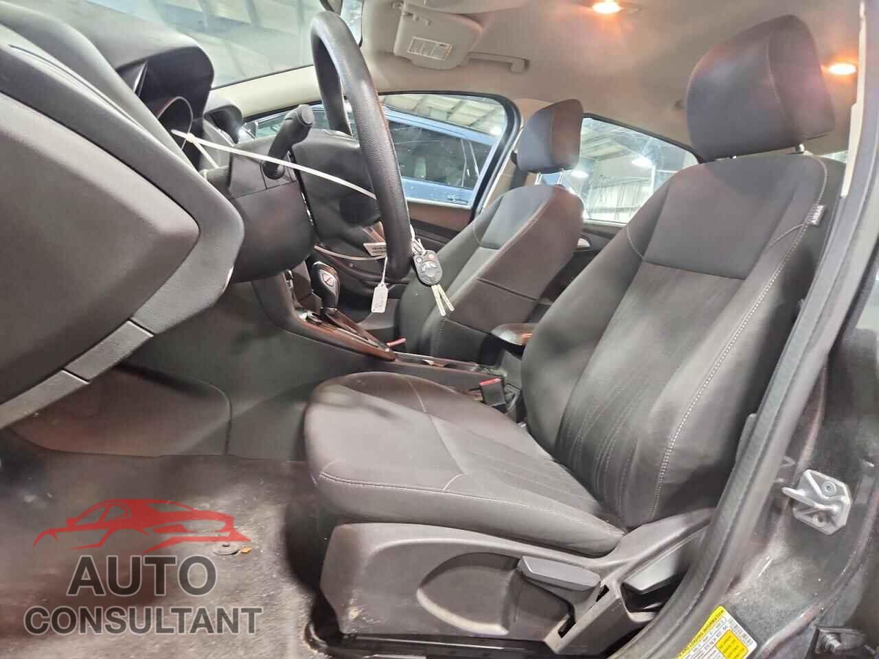 FORD FOCUS 2016 - 1FADP3F23GL299750